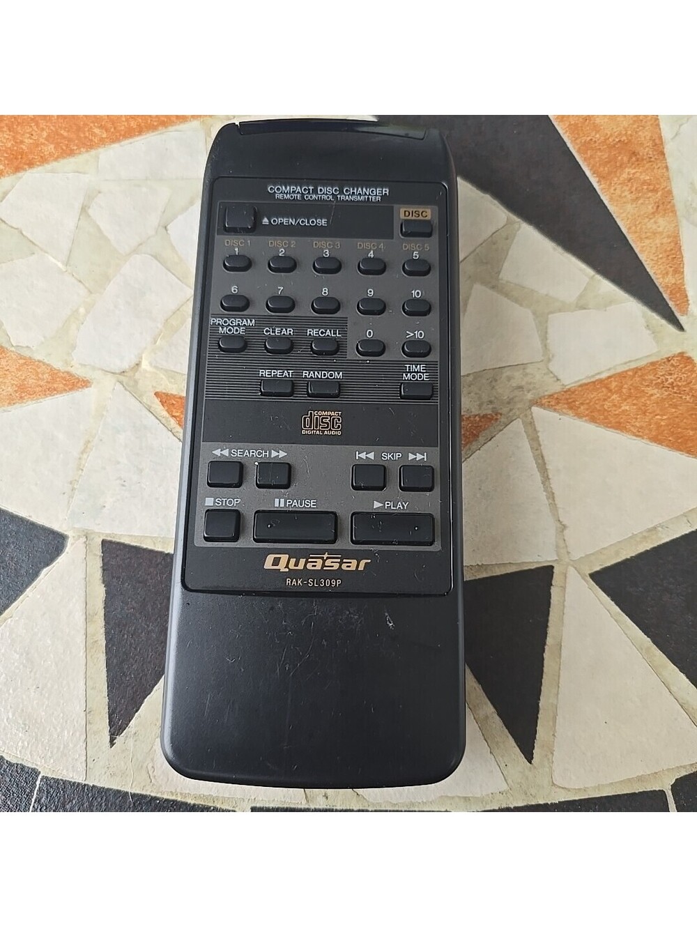 QUASAR RAK-SL 309P DIGITAL AUDIO COMPACT DISC CHANGER REMOTE.